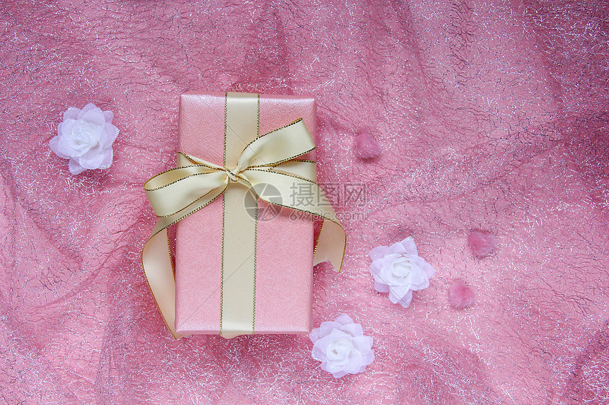 粉色背景情人节礼物图片