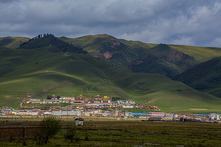 纪念达伽马而建甘南迭部风光背景