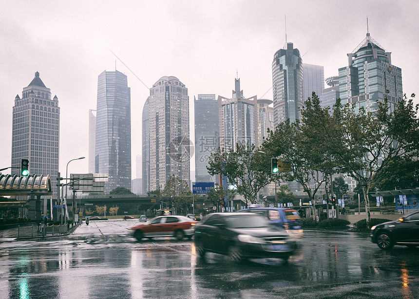 城市雨景图片