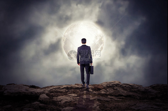 披星戴月的商务男士