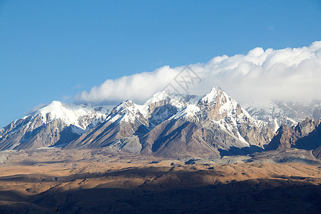 新疆雪山图片