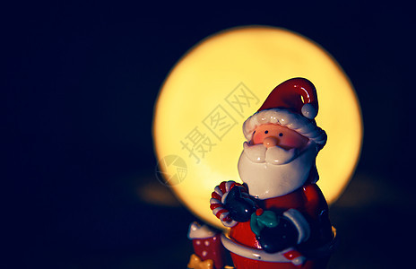 月光下的圣诞老人图片