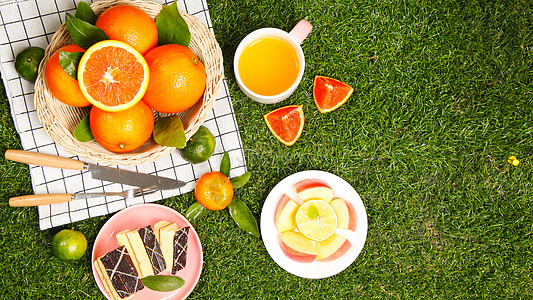 户外野餐新鲜橙子甜阳光高清图片
