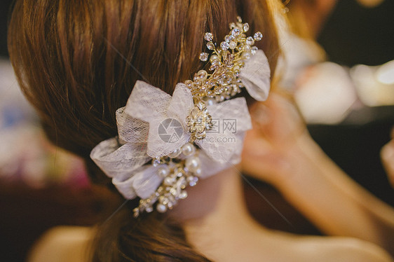 美丽新娘的发饰图片