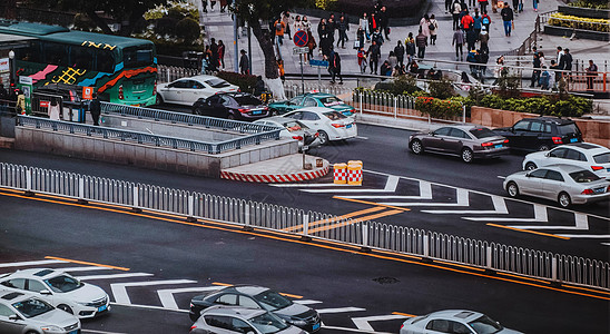 马路行人城市拥堵的马路背景