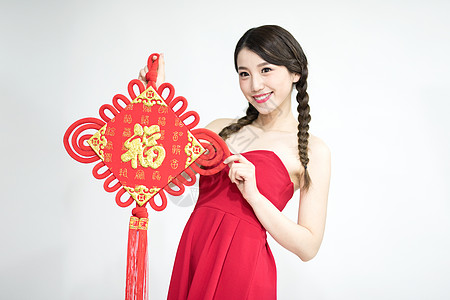 拿着中国结的新年女性图片
