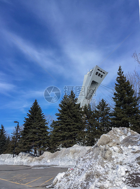 蒙特利尔的雪后奥林匹克体育场图片