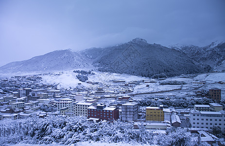 冬季郎木寺小镇晨曦眺望背景