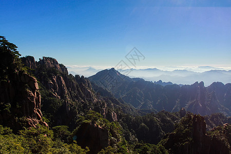 登顶黄山俯瞰云海图片