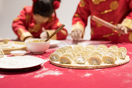 孩子学包水饺高清图片