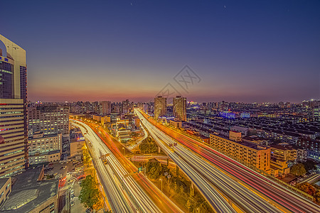 城市交通高楼道路夜高清图片