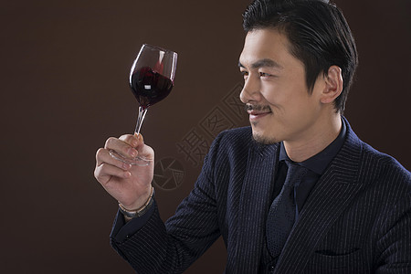 商务人像品味红酒背景图片