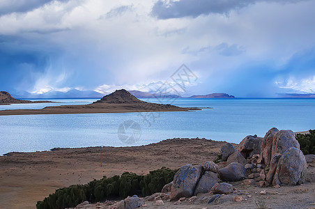 森林湖泊西藏风光纳木错背景