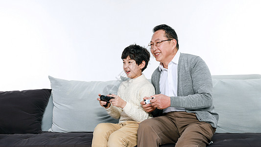 老人和孙子玩游戏高清图片