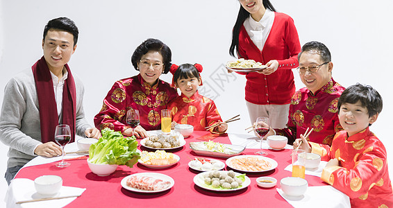 妈妈女儿一家人过年吃饭背景