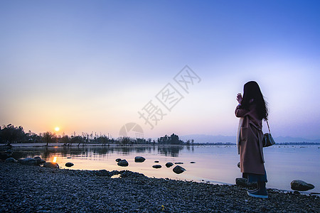 冬天女冬天海边女孩背景