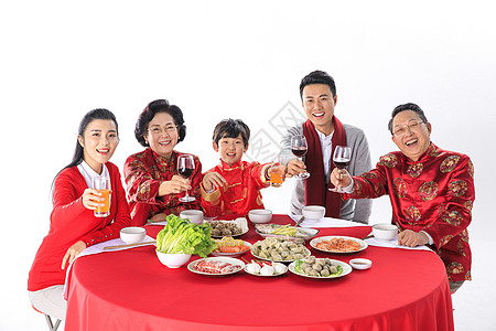 新年一家人在一起团圆聚餐图片