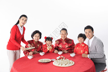 年夜饭幸福一家吃饺子图片