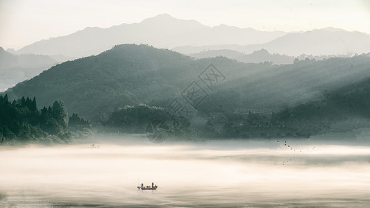 手绘插画动图充满中国风的江南水乡雾气景色背景