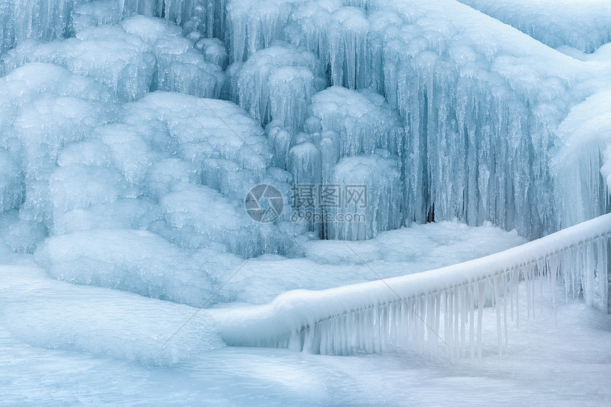 寒冷的冰雪雾凇