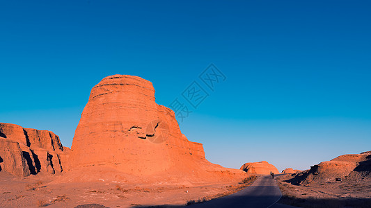 唯美路新疆魔鬼城背景