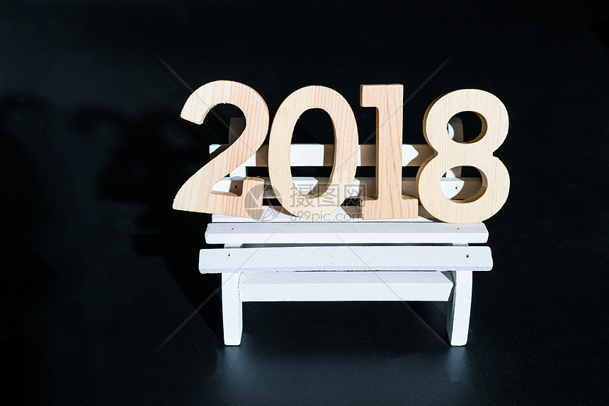 座椅上的2018图片