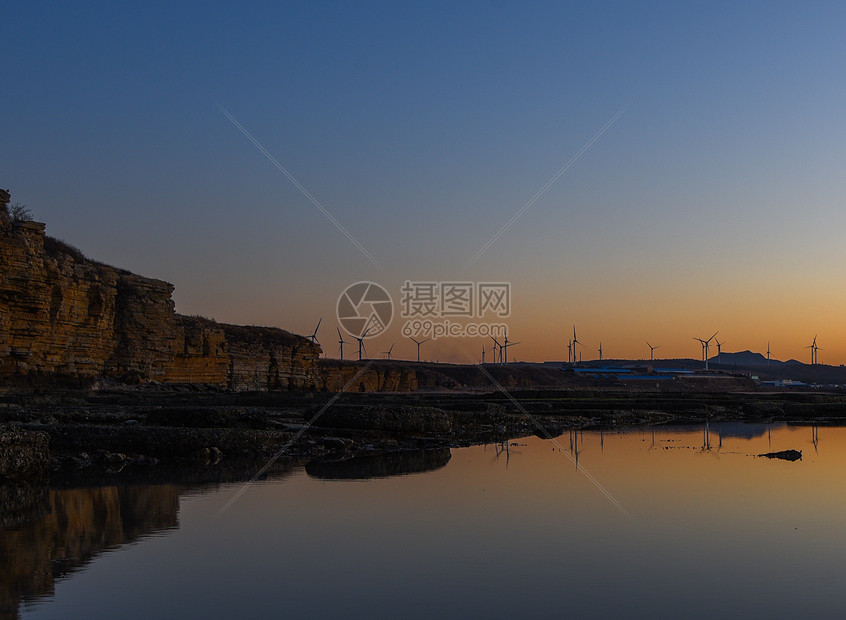 海边发电风车图片