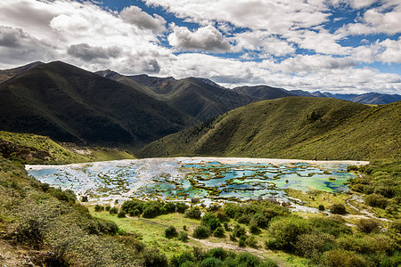 泉华谭川西贡嘎泉华滩背景