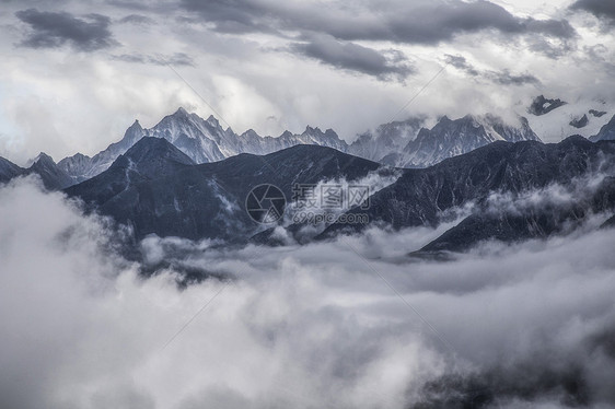 云中折多山图片