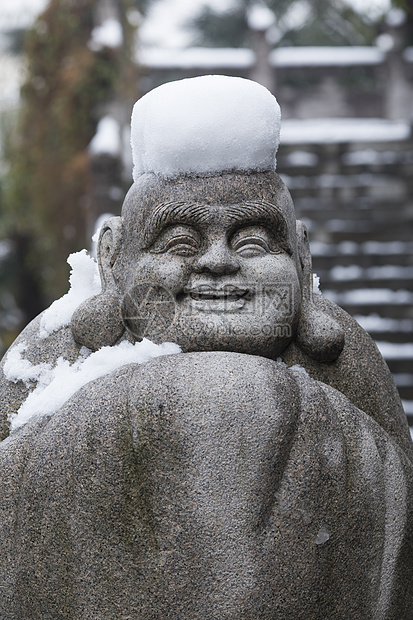 雪后的佛像图片