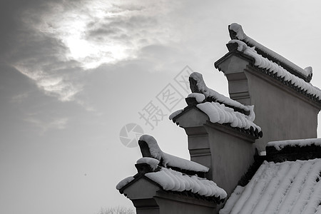 冬天里下雪后的古建筑高清图片