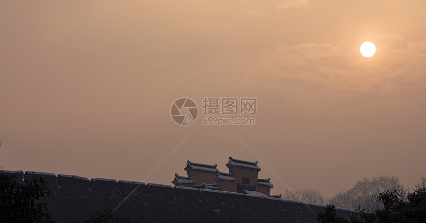 夕阳下的寺庙图片