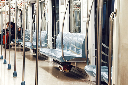 轨道交通地铁车厢在路上高清图片素材