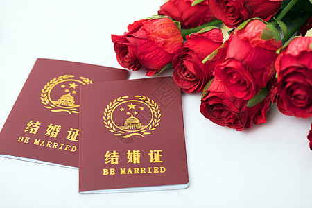 鲜花前的结婚证背景图片