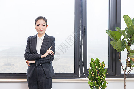 职业女性窗前干练的商务女士背景