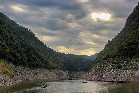 大坝风光三峡游轮旅游背景