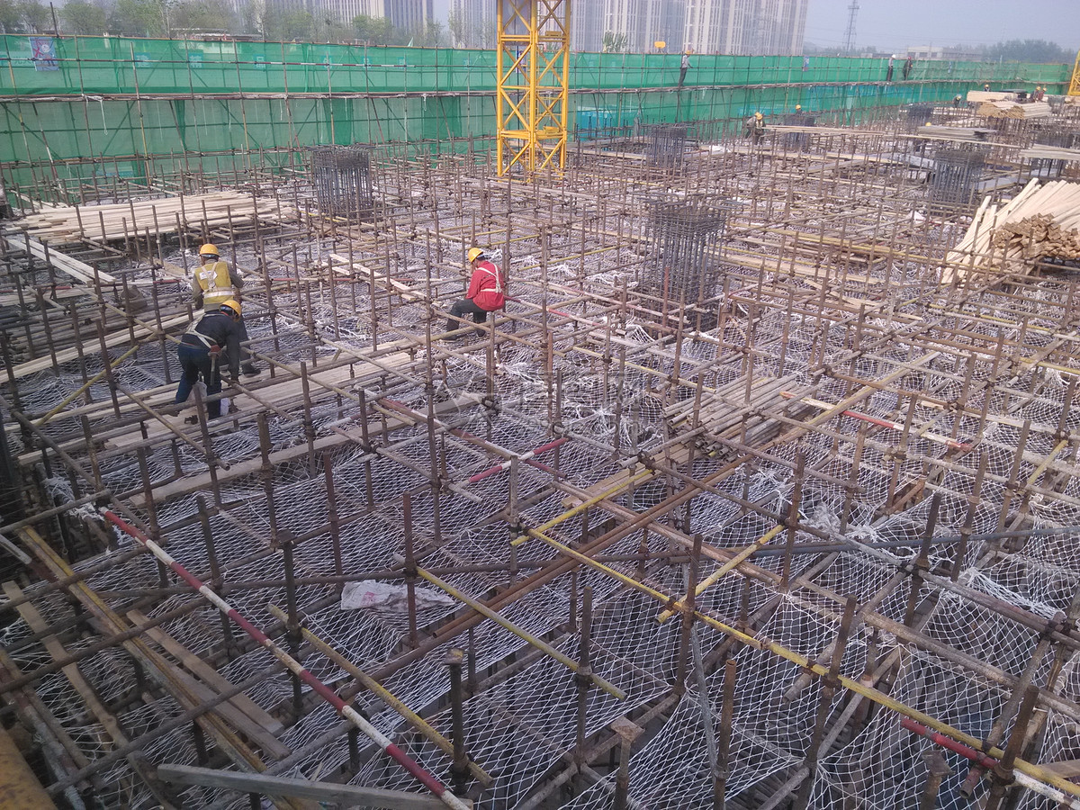 中建八局第一建设申请新型胎架结构专利降低凤凰联盟钢筋笼整体的焊接难度(图1)