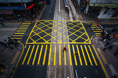 香港街景黄色斑马线背景图片