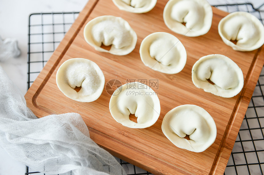 元宝状馄饨图片