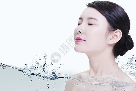 泼水狂欢美容补水美女设计图片