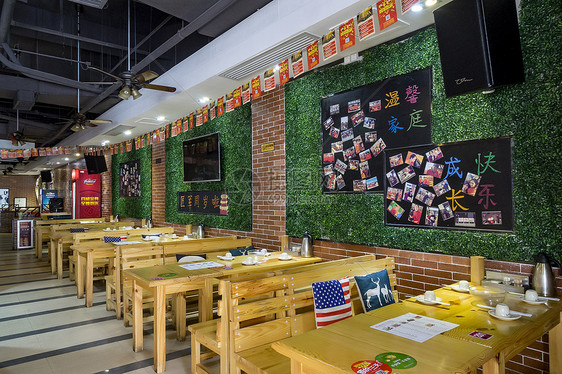 美食餐饮店铺内景