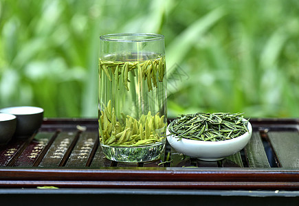 玻璃杯茶茶水背景