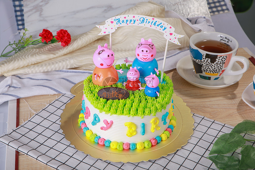 小猪生日蛋糕图片