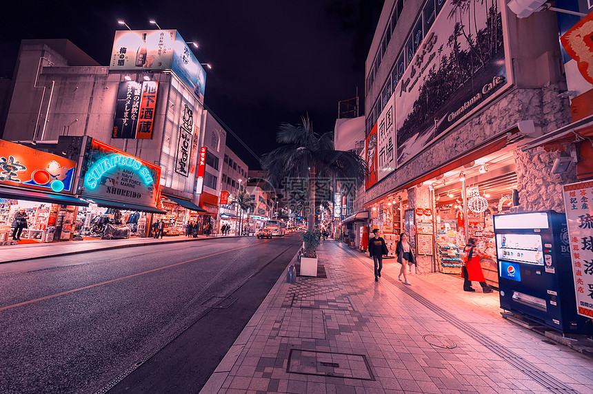 日本冲绳街头夜景图片