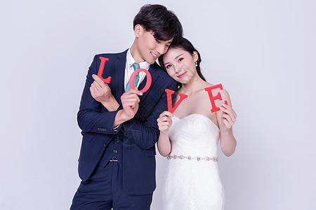 520情侣婚纱手持love字母图片