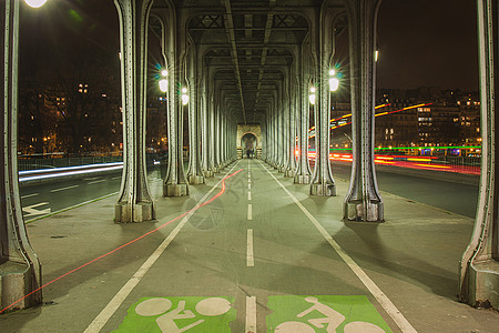 城市人行道夜景背景图片