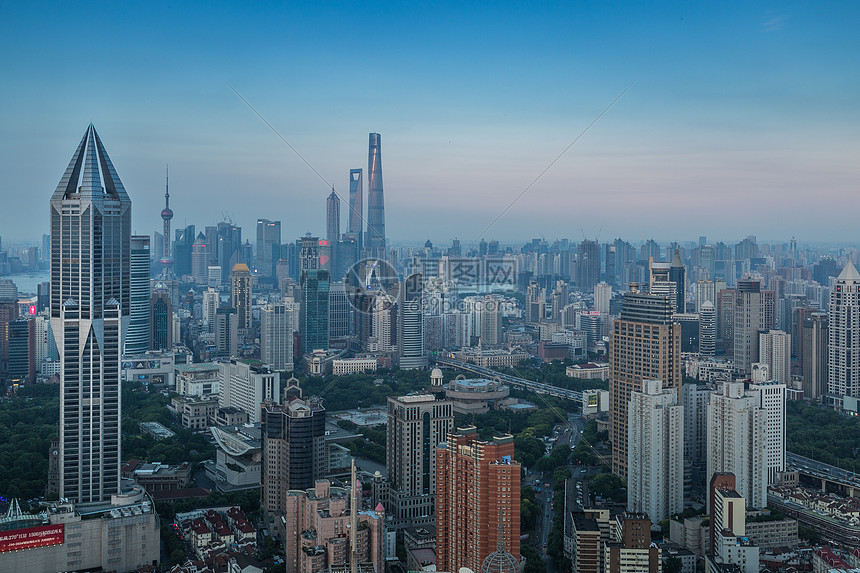 高楼林立的上海城市风光图片