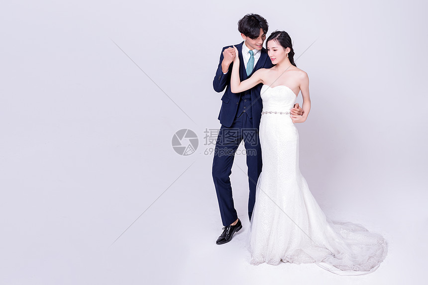 情侣婚纱舞蹈动作图片