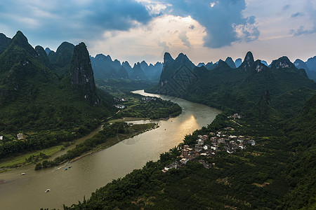 桂林山水山峦林立高清图片