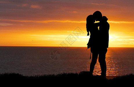 海边情侣情人节设计图片